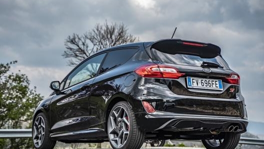 Sulla Ford Fiesta ST i cerchi in lega misurano 18 pollici