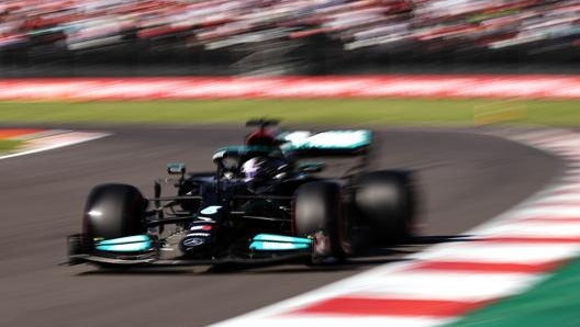 Hamilton in azione con la W12. Getty