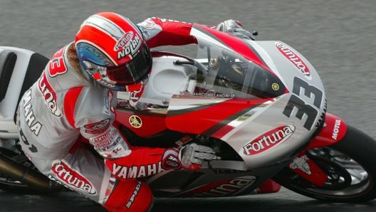 Melandri nel 2003 concretizzò  il salto in MotoGP dopo la vittoria in classe 250 l’anno prima