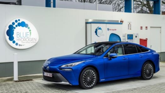 Toyota Mirai, berlina ad idrogeno con una potenza di 182 Cv e circa 650 km di autonomia