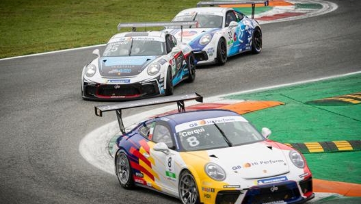 Alberto Cerqui, sulla vettura numero 8, vincitore della Porsche Carrera Cup Italia 2021