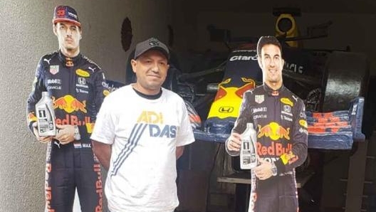 Rodrigo Alcaraz con i cartonati di Verstappen, Perez e Red Bull