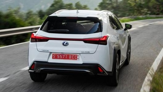 Lexus Ux Hybrid è equipaggiata con powertrain full hybrid da 184 Cv