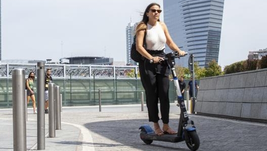 Al momento i monopattini possono circolare su strade extraurbane solo all'interno di pista ciclabile