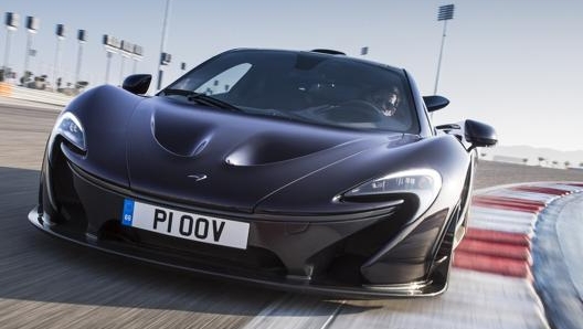 La McLaren P1 in azione con la sua potenza complessiva di 916 Cv