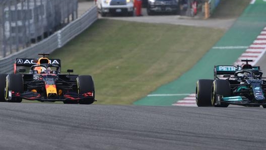 Da sinistra Max Verstappen e Lewis Hamilton