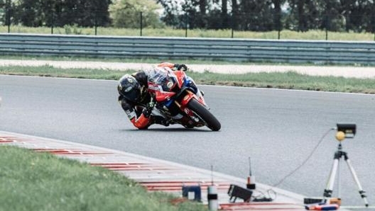 Fabian Dresler ha strisciato il gomito a 168 km/h. Il record di Josh Herrin è battuto? Foto Motorrad