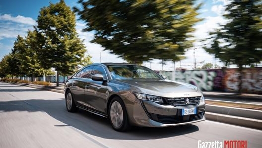 Peugeot 508 Hybrid tocca una velocità massima di 230 km/h