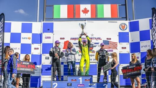 Jacque Villeneuve sul gradino più alto del podio; secondo Ghirelli, terzo Ercoli. Foto: EuroNascar/Stephane Azemard