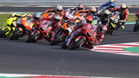 Il gruppo della MotoGP a Misano.  Ap