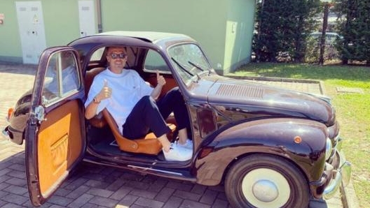 Josip Ilicic a bordo di una Fiat 500 “Topolino” (foto @ilicic72)