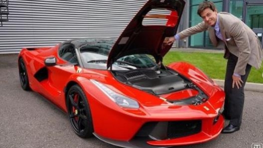 Toto Wolff con  LaFerrari Aperta venduta e personalmente autografata