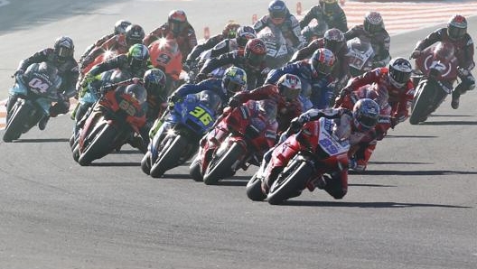 Il gruppo della MotoGP 2021. LaPresse