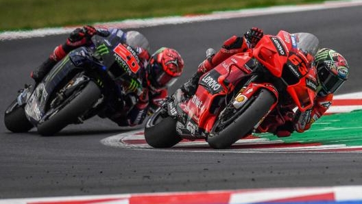 Fabio Quartararo (a sin) e Francesco Bagnaia in lotta. Afp