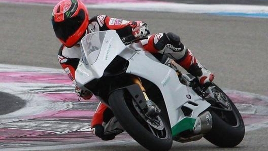 Una delle ultime moto su cui Schumi ha girato è una Ducati Panigale color argento, proprio come le monoposto Mercedes