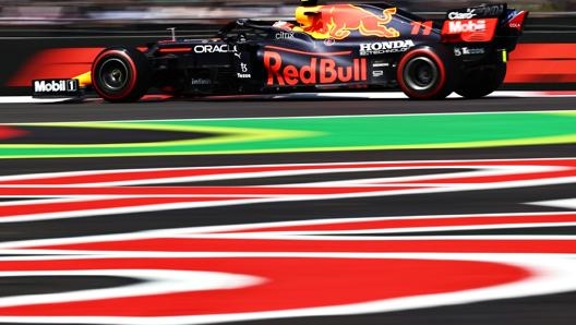 Sergio Perez in azione in Messico. Getty