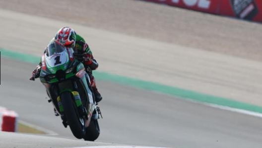 Jonathan Rea messo fuori gioco da una caduta