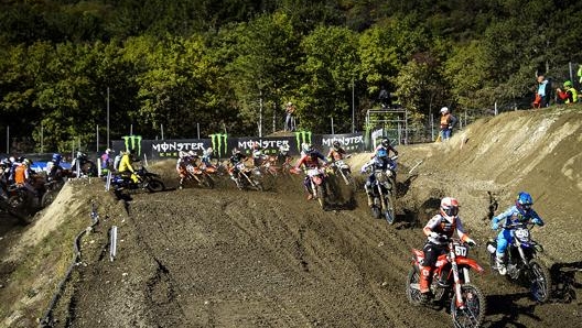 La MX2 dopo curva 2 al GP di Pietramurata