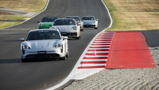 Il circuito principale è lungo 2,5 km e può essere affrontato con i modelli 911, 718 e Taycan