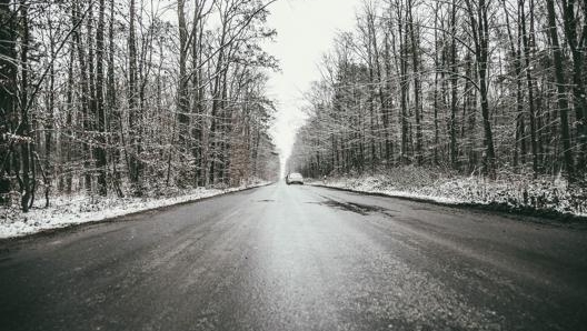 L’utilizzo di pneumatici invernali garantisce una maggiore aderenza durante la stagione fredd