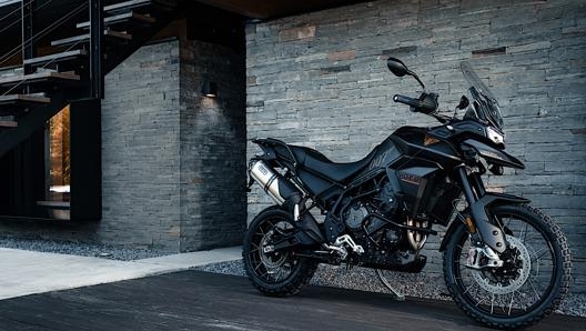 La Triumph Tiger 900 Bond Edition sarà disponibile a partire da marzo 2022