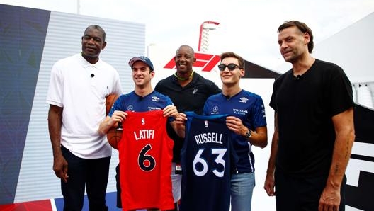 Dikembe Mutombo (ex Nba), Nicholas Latifi (Williams), Sean Elliott (Nba), George Russell (Williams) e Fabricio Oberto (Nba) sul circuito di Austin. Afp