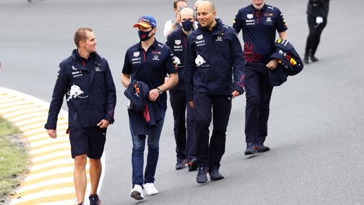 Verstappen sulla Curva 13 di Zandvoort, sopraelevata. Getty