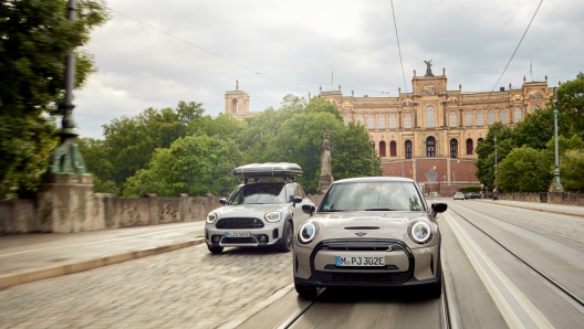 Mini Cooper SE elettrica e il crossover Cooper SE Countryman All4 ibrido plug-in