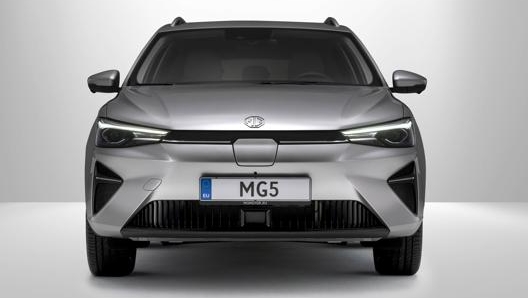 Il frontale della station wagon MG5 Electric