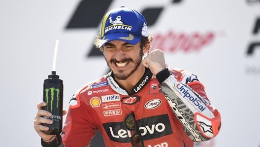 Prima vittoria per Pecco Bagnaia ad Aragon dopo un gran duello con Marc Marquez