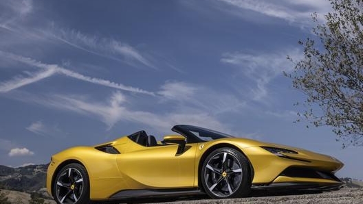 Le forme della Ferrari SF90 Spider sono incredibilmente vicine a quelle della versione Stradale