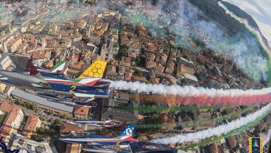 Il sorvolo delle Frecce Tricolori al Festival dello Sport di Trento, organizzato dalla Gazzetta dello Sport e dal Trentino