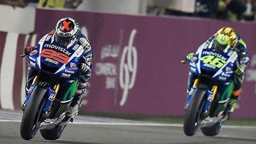 Jorge Lorenzo contro Valentino Rossi: il derby Yamaha più intenso degli ultimi anni (foto @jorgelorenzo99)