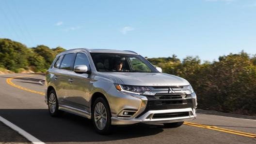 Outlander Phev utilizza un sistema di trazione integrale con due motori elettrici