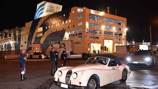 Lo sbarco delle auto  della 23° edizione del Raid dell’Etna