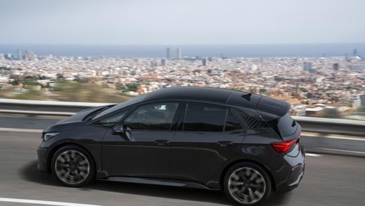 Piacevole in città e dinamica tra le curve, la Cupra Born è una sportiva elettrica al 100%