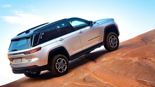 Jeep Grand Cherokee conta su una piattaforma meccanica inedita