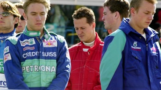 Un giovanissimo Raikkonen, alle sue spalle Schumacher. Ap