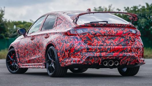 La Honda Civic Type R in livrea camuffata per i test al ‘Ring’