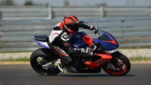 La Riding Academy di Aprilia fa tappa anche al Cremona Circuit di San Martino del Lago, un tracciato ideale per chi muove i primi passi. Foto Snap Shot