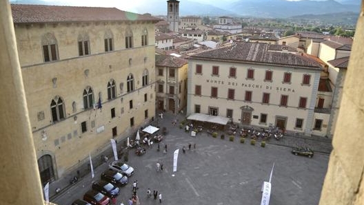 Piazza del Duomo a Pistoia. Foto Masperi