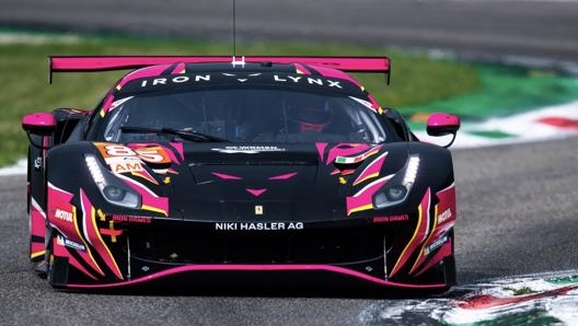 La Ferrari 488 Gte Evo numero 85 delle Iron Dames che partecipa al Wec 2021