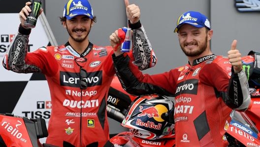 Bagnaia e Miller dopo la qualifica ad Aragon. afp