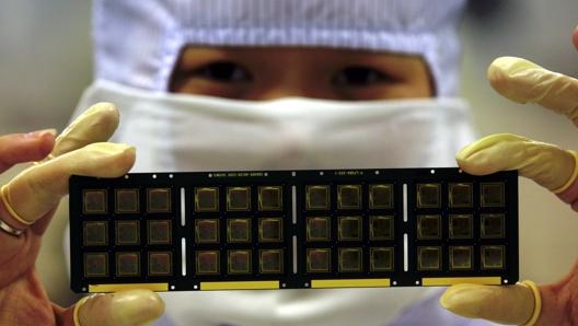 Microchip nella loro fase finale di produzione