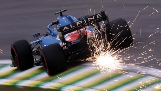 Fernando Alonso in azione in Brasile