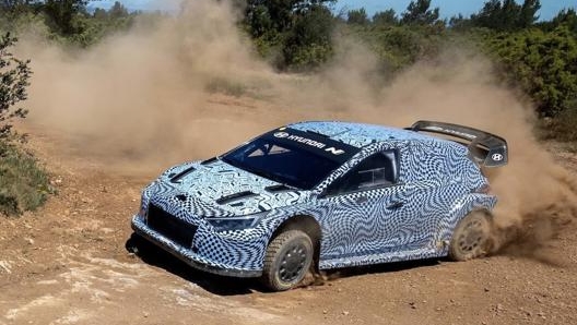 La Hyundai i20 Coupé Rally1 nel corso dei test