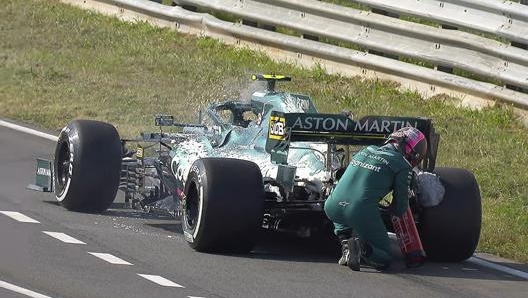 Sebastian Vettel versione pompiere a Zandvoort