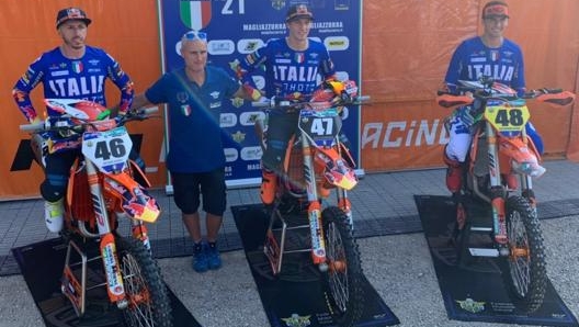 LItalia: Antonio Cairoli (Ktm, 46), Mattia Guadagnini (Ktm, 47) e Alessandro Lupino (Ktm, 48) con il Commissario Tecnico Thomas Traversini