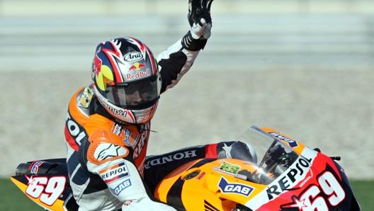 Hayden saluta e festeggia il titolo MotoGP 2006. Ap