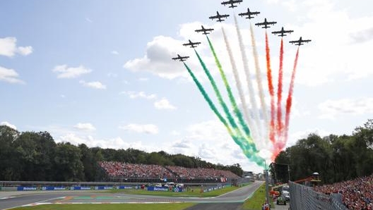 Le Frecce Tricolori sul cielo di Monza. Ap